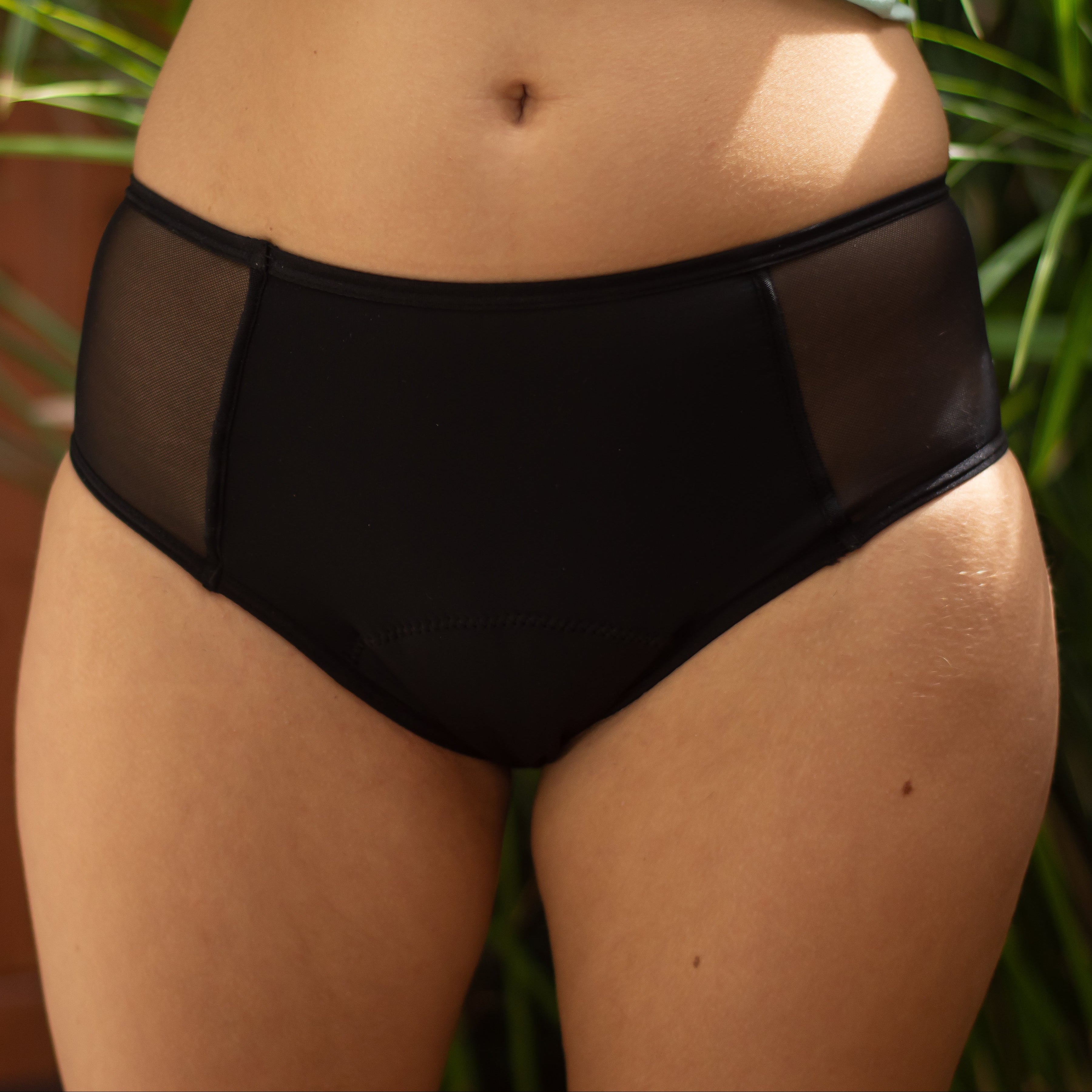 Bombacha menstrual Clásica Color Negro emes